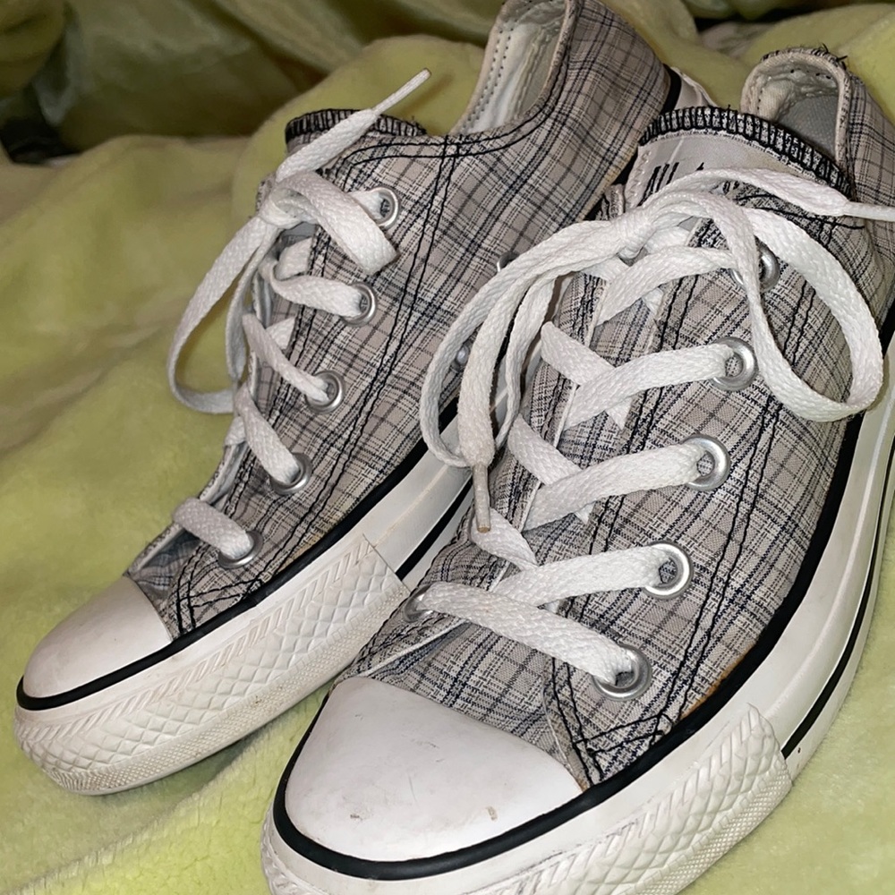 Low Cut Converse All Stars - Picture 3 of 8